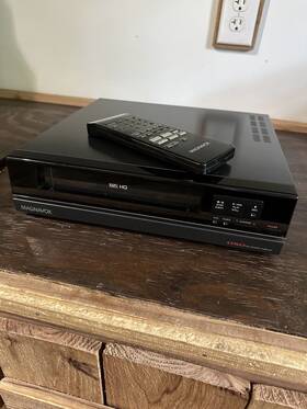 Magnavox Vr9720at01 Model Vcr Vhs - With Original Remote Tested