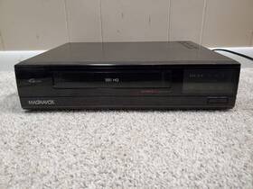 Magnavox Vr9860at02 Vcr Vhs Player For Parts Repair Only