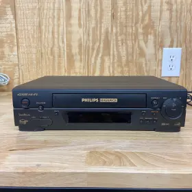 Vra431at01 Magnavox Philips 4 Head Vcr / No Remote Tested