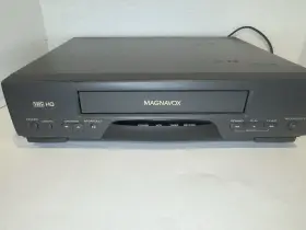 Vrs320at02 Magnavox Vhs Hq 2-head Vcr Tape Player Recorder