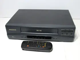 Vrt242at01 Magnavox Vcr Vhs Video Player Recorder 4 Head With Remote - Tested