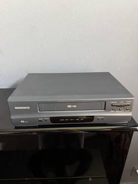 Magnavox Vrt24at22 Vcr Vhs Video Cassette Recorder Doesnftt Power On - For Parts