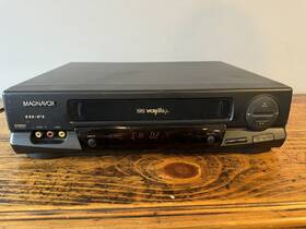 Magnavox Vrt562 Video Cassette Recorder Vhs Vcr Model Tested
