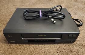 Magnavox Vru242at22 Video Cassette Recorder Vhs Player - Tested No Remote