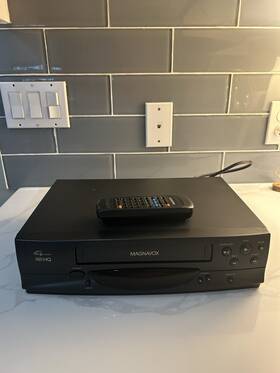 Magnavox Vru340 At21 Vcr Vhs Video Player Recorder 4-head With Remote