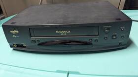 Magnavox Vru542at21 4 Head Vcr Vhs Player-recorder Powers Up..parts Only