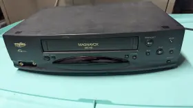 Vru542at21 Magnavox 4 Head Vcr Vhs Player-recorder Powers Up..parts Only Vru542at21 Magnavox 4 Head Vcr Vhs Player-recorder Powers Up..parts Only