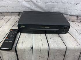 Magnavox Vrx262at01 Vintage Phillps Vcr Vhs Model With Remote For Parts Only
