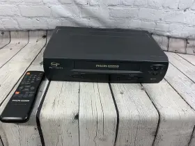 Vrx262at01 Magnavox Vintage Phillps Vcr Vhs Model With Remote For Parts Only