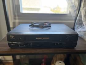 Magnavox Vrz224 Philips At02 Vcr Plus Vhs Hi-fi Stereo No Remote - Tested Video