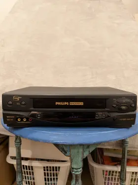 Vrz225 Magnavox Phillips Vcr At01 4 Head Hi Fi Powers On Vrz225 Magnavox Phillips Vcr At01 4 Head Hi Fi Powers On