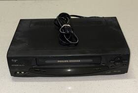 Magnavox Vrz255at Philips 4 Head Hi-fi Vcr / For Parts Only