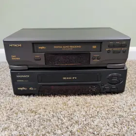 Vt-mx423s Magnavox Vcr Lot Or 2 Parts Repair Vhs 4 Head Recorder Hitachi