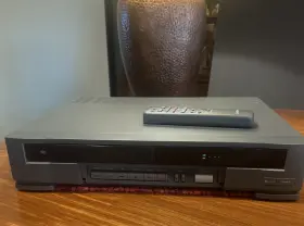 36100552m Mitsubishi Mitubishi Hs-u36 Video Cassette Recorder With Remote Powers On Untested