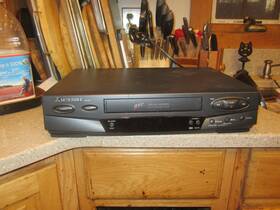 Mitsubishi H8-u445 Vhs Player Hs-u445 With Remote