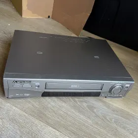 Hs-hd1100u Mitsubishi Digital Vcr Dvhs Player Tested Fully Working - No Remote