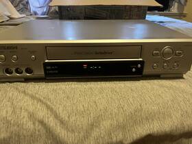 Mitsubishi Hs-u449 Vhs Vcr Original Box With Remote