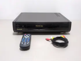 Pv-4062 Panasonic Hifi Vhs Omnivision 4 Head Vcr Woodgrain Cables Remote Video
