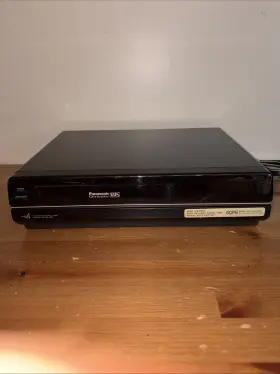 Pv-4215 Panasonic Omnivision Vhs Super Playback Tested Works No Remote Pv-4215 Panasonic Omnivision Vhs Super Playback Tested Works No Remote