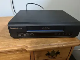 Pv-840f Panasonic Vtg Vhs Video Cassette Recorder Vcr 4 Head Omnivision No Remot