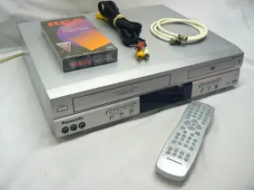Pv-d4743s Panasonic Combo Dvd Cd Player And Vhs Recorder With Remote Tape See Video Pv-d4743s Panasonic Combo Dvd Cd Player And Vhs Recorder With Remote Tape See Video