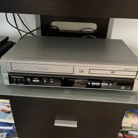 Pv-d734s Panasonic Vcr / Dvd Combo For Parts