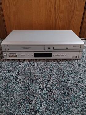 Panasonic Pv-d744s-a Dvd Vcr Combo 4-head Hi-fi Vhs Player Read Description