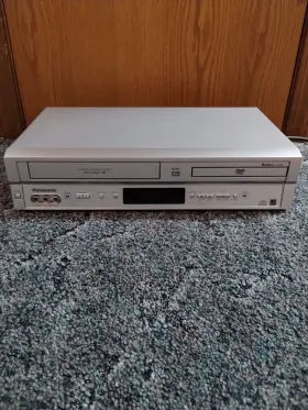 Pv-d744s-a Panasonic Dvd Vcr Combo 4-head Hi-fi Vhs Player Read Description
