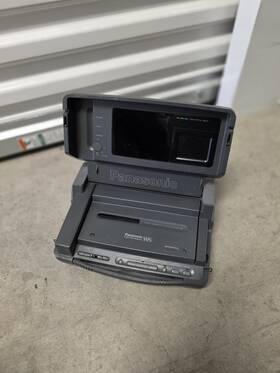 Panasonic Pv-m429 Omnivision Vhs Portable Player 4 Inch Color Lcd Screen Unteste