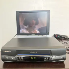Pv-v200 Panasonic Blue Line 4 Head Hi-fi Omnivision Vhs Vcr -working