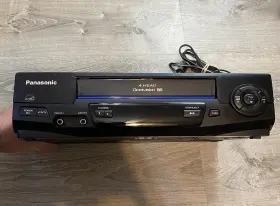Pv-v402 Panasonic Pv-v401 4-head Omnivision Blue Line Vcr Rec. No Remote Tested Works Pv-v402 Panasonic Pv-v401 4-head Omnivision Blue Line Vcr Rec. No Remote Tested Works