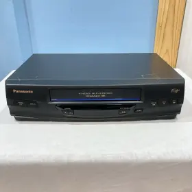 Pv-v4520 Panasonic Pv-v4250 Blue Line Hi-fi Vcr Vhs Player No Remote - Tested
