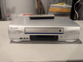 Panasonic Pv-v4524s-k Vcr 4 Head Hifi Vhs Player Blue Line With Remote