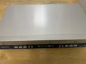 Pv-v4745s Panasonic Vhs Omnivision Dvd Combo Player Works Great Av Cables Includ