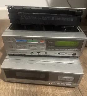 Pv-v8000 Panasonic Portable Vhs Video Recorder And Tuner Turns On Untested