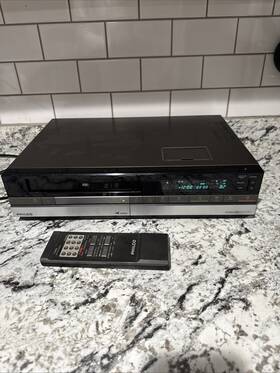 Philco V1320tgy01 Vhs Vcr Model V1561tgy01 Vintage For Parts With Remote