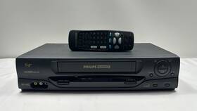 Philips Vra656at Vhs Vcr And Remote