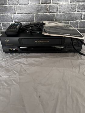 Philips Vra67iat Magnavox Video Cassette Recorder With Original Remote And Manual