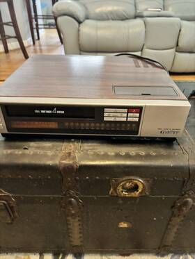 Quasar Vh5245xw Vintage Model 1984 Japan Parts Or Repair
