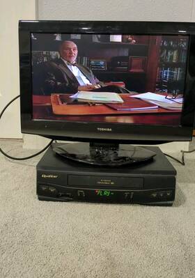 Quasar Vhq-41m 4-head Vhs Vcr Player Recorder - Tested