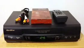 Vhq-450 Quasar Vcr 4-head Hi-fi Stereo Vhs Player Recorder Serviced/fully Tested