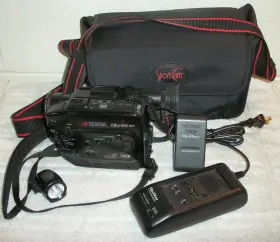 Vm522 Quasar Quarterback Vhs C Camcorder Video Recorder With Case And Acc Untested