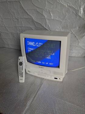 Quasar Vv1317w Vintage 13 Inch Crt Tv/vcr With Remote Vhs Player Retro Gaming Television