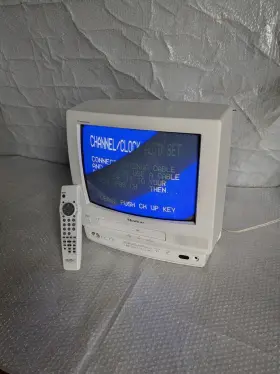 Vv1317w Quasar Vintage 13 Inch Crt Tv/vcr With Remote Vhs Player Retro Gaming Television