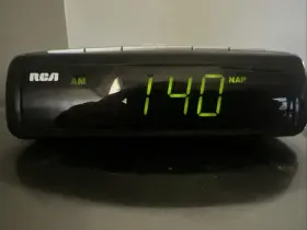 Pr5400a Rca Vintage Style Alarm Clock Am/fm Radio Great Cond Plug And Battery