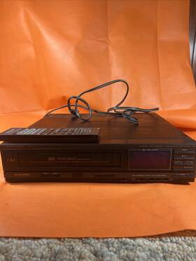 Realistic 16-518 Video Cassette Recorder Model 80 Vhs With Remote