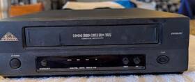 Rgt Technologies Dvp2020c Movie Walker Portable Vcr Like Blockbuster Vhs Rental Unit Tech