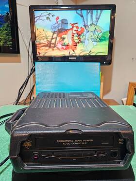 Rgt Technologies Vcp2025c Movie Walker Portable Vcr And Case - Blockbuster Vhs Rental Unit Tech