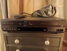 Dvd-v1000 Samsung Vhs/dvd With Remote/ Vhs And Remote Works Only