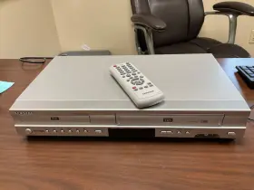 Dvd-v4600a Samsung Dvd Vhs Combo Player Silver Vcr Bonus Dvd-both Sides Work Dvd-v4600a Samsung Dvd Vhs Combo Player Silver Vcr Bonus Dvd-both Sides Work